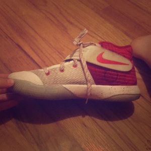 I am selling Kyrie 2s